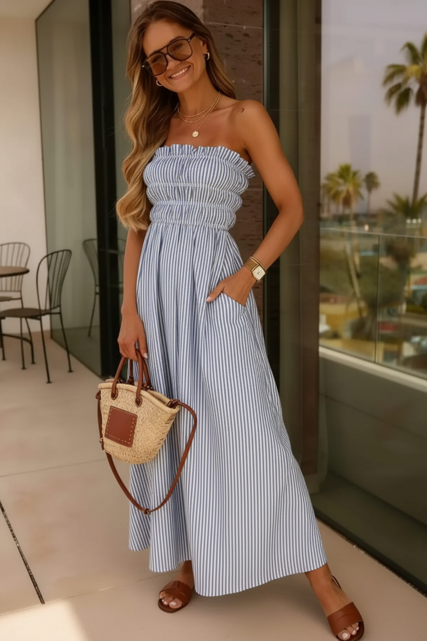 Robe longue rayures bleu et blanc - même pose terrasse